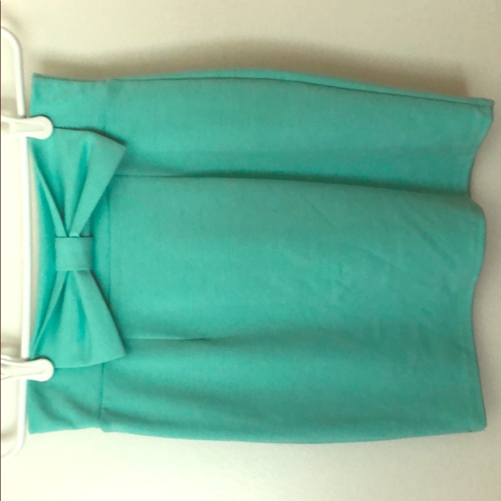 Short skirt with bow on the BACK! 🎀